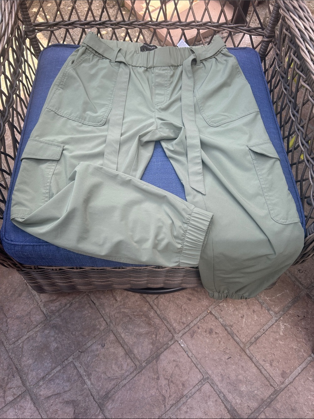 Woman’s lightweight silky feel cargo flight pants NWOT